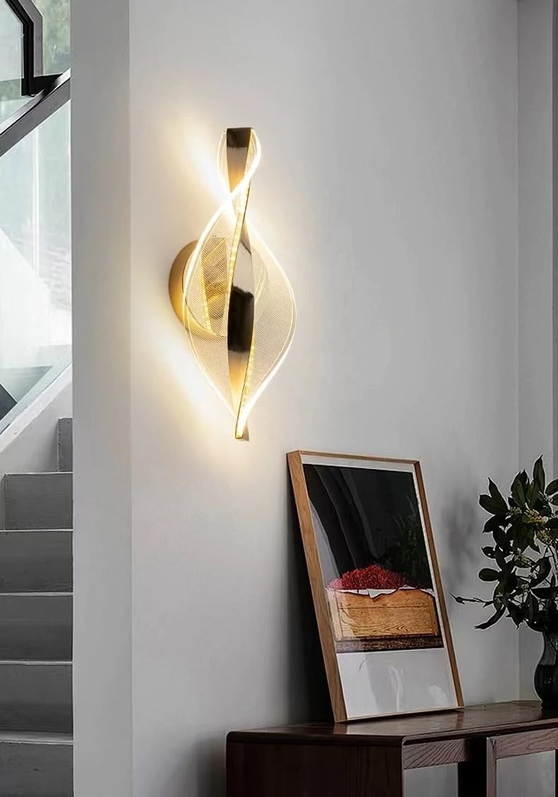 Luxe Twist Wall Light β¨